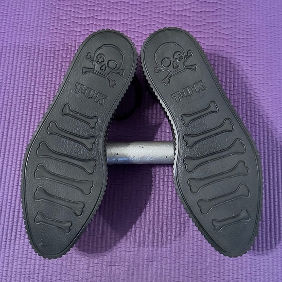 Black Pointed Spiderweb Glow Sandal - Picture 5 of 6